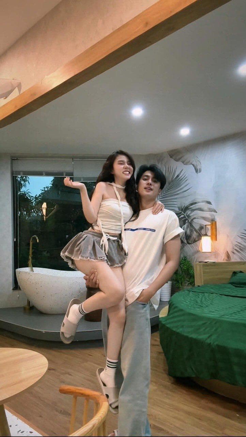 Soái ca 'Đi giữa trời rực rỡ' 'cầu xin khán giả' sau chia tay bạn gái - Ảnh 2. Soái ca 'Đi giữa trời rực rỡ' 'cầu xin khán giả' sau chia tay bạn gái - Ảnh 2.