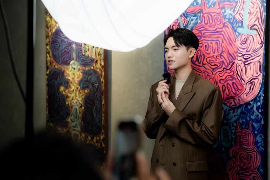 NTK Phan Đăng Hoàng "một mình" chinh chiến tại Milan Fashion Week 2025 - Ảnh 5.