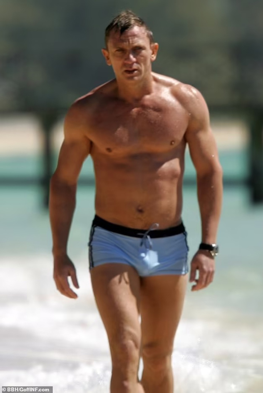 (Bài dăng Chủ nhật) Daniel Craig từ bỏ phong cách 007 nam tính, nhận được nhiều lời khen với phim đồng tính "Queer" - Ảnh 2. (Bài dăng Chủ nhật) Daniel Craig từ bỏ phong cách 007 nam tính, nhận được nhiều lời khen với phim đồng tính "Queer" - Ảnh 2.