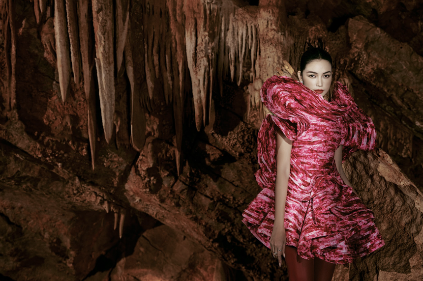 H’Hen Niê, Ngọc Châu, Xuân Hạnh làm nàng thơ cho NTK Lê Thanh Hòa - Ảnh 5. H’Hen Niê, Ngọc Châu, Xuân Hạnh làm nàng thơ cho NTK Lê Thanh Hòa - Ảnh 5.