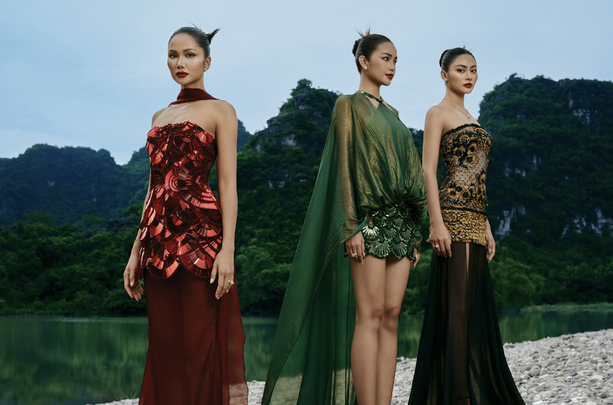 H’Hen Niê, Ngọc Châu, Xuân Hạnh làm nàng thơ cho NTK Lê Thanh Hòa - Ảnh 1. H’Hen Niê, Ngọc Châu, Xuân Hạnh làm nàng thơ cho NTK Lê Thanh Hòa - Ảnh 1.