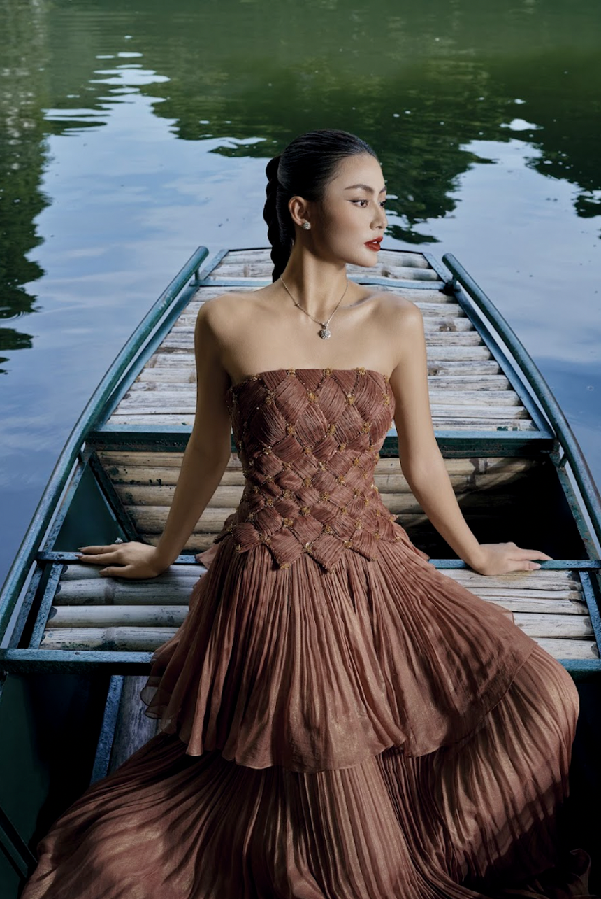 H’Hen Niê, Ngọc Châu, Xuân Hạnh làm nàng thơ cho NTK Lê Thanh Hòa - Ảnh 7. H’Hen Niê, Ngọc Châu, Xuân Hạnh làm nàng thơ cho NTK Lê Thanh Hòa - Ảnh 7.