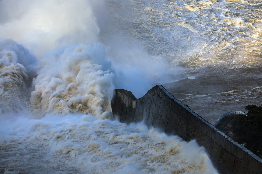 Phó Thủ tướng Trần Hồng Hà: Sẵn sàng ứng phó thời điểm bão mạnh nhất lúc 17 giờ ngày 7/9 - Ảnh 3. Phó Thủ tướng Trần Hồng Hà: Sẵn sàng ứng phó thời điểm bão mạnh nhất lúc 17 giờ ngày 7/9 - Ảnh 3.