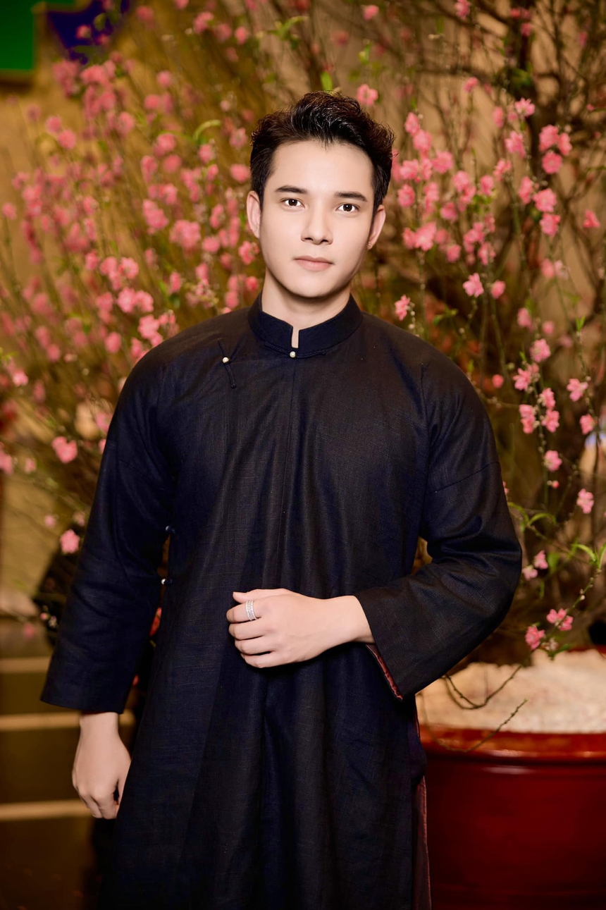 Anh bạn trai 'hãm' trong 'Hoa sữa về trong gió' ngoài đời là hot boy, từng góp mặt trong 'Hương vị tình thân' - Ảnh 4. Anh bạn trai 'hãm' trong 'Hoa sữa về trong gió' ngoài đời là hot boy, từng góp mặt trong 'Hương vị tình thân' - Ảnh 4.