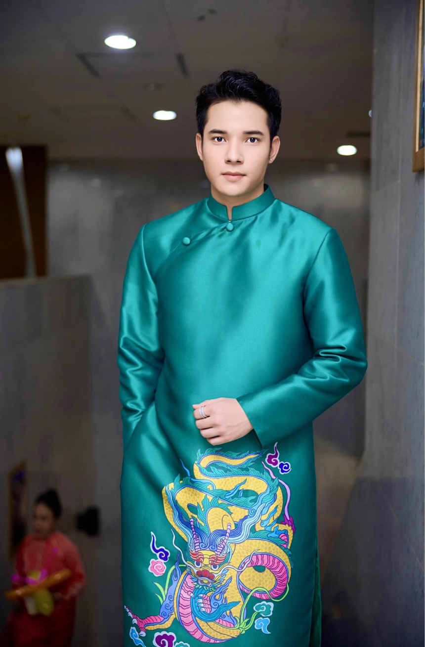 Anh bạn trai 'hãm' trong 'Hoa sữa về trong gió' ngoài đời là hot boy, từng góp mặt trong 'Hương vị tình thân' - Ảnh 3. Anh bạn trai 'hãm' trong 'Hoa sữa về trong gió' ngoài đời là hot boy, từng góp mặt trong 'Hương vị tình thân' - Ảnh 3.