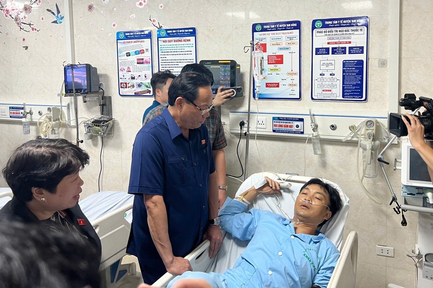 Đã xác định được danh tính các nạn nhân mất tích trong vụ sập cầu Phong Châu - Ảnh 1. Đã xác định được danh tính các nạn nhân mất tích trong vụ sập cầu Phong Châu - Ảnh 1.