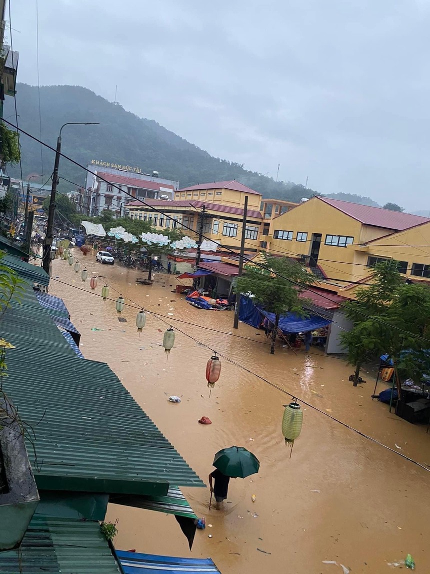 Cao Bằng: Sạt lở đất nghiêm trọng làm 20 người mất tích, 1 người chết - Ảnh 1.