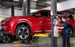 Vinfast và Honda hỗ trợ khách hàng sửa chữa xe hư hỏng vì mưa lũ