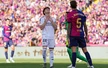 Sao trẻ Real Madrid phải đóng bình luận trên mạng xã hội vì bỏ lỡ cơ hội ghi bàn trước Barca
