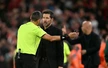 HLV Diego Simeone bị đuổi vì đôi co với CĐV ở trận thua Liverpool