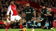 Arsenal hòa Liverpool: Kẻ non yếu, người chưa vươn mình