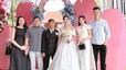 Phụ công bóng chuyền số 1 Việt Nam cùng bạn trai dự đám cưới trước khi hội quân với đội tuyển