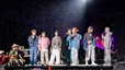 Khán giả mặc mưa dông, 'cháy' hết mình tại concert 'Anh trai vượt ngàn chông gai' Day 6