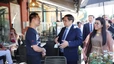 Thủ tướng Phạm Minh Chính thăm gia đình người Việt Nam tại Pháp