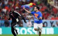 Superman "ghé thăm" trận Bồ Đào Nha vs Uruguay, cầm cờ cầu vồng