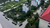 Mưa lớn kéo dài, nhiều con đường của Thành phố Hồ Chí Minh chìm trong 'biển nước'