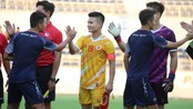 Tin nóng bóng đá Việt 25/4: 'Đại gia' V-League dùng đội hình chính đấu huyền thoại Brazil, U23 Việt Nam tập đá 11m