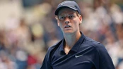 Jannik Sinner lập kỷ lục không mong muốn sau khi bỏ cuộc ở Thượng Hải Masters 2025