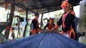 Độc đáo kỹ nghệ kéo sợi của phụ nữ Dao ở Lai Châu