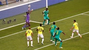 VIDEO: Cầu thủ Senegal đứng chống hông thư giãn nhìn Colombia ghi bàn gây bức xúc