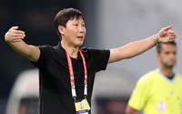 Báo Hàn Quốc ca ngợi hành động đặc biệt của HLV Kim Sang Sik, phơi bày sự thật về HLV đội nhà ở giải Châu Á 