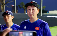HLV Kim Sang Sik: 'Càng khó khăn, đội tuyển Việt Nam càng phải đoàn kết'