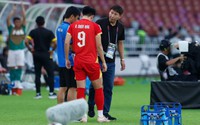 Báo Hàn cảnh báo HLV Kim Sang Sik sau cú trượt dài của đội tuyển Việt Nam