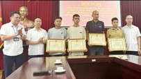Hà Nội: Khen thưởng 4 công dân dũng cảm cứu người trong vụ cháy ở phố Trung Kính