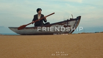 Đen tung teaser MV "FRIENDSHIP", gây tò mò với cảnh chèo thuyền trên... cát