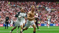 Sunderland trở lại Premier League nhờ bàn thắng trị giá 200 triệu của ngôi sao gây tranh cãi