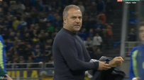 Hansi Flick bức xúc nói về trọng tài, nổi giận khi Inter được hưởng penalty