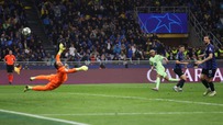 Không ai dám tin vào màn trình diễn siêu đẳng của Yann Sommer trước Barcelona
