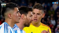 Messi có hành động không đẹp với James Rodriguez khi Argentina hòa Colombia, lý do từ hiềm khích cũ