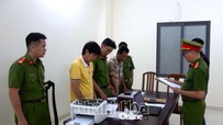 Tương lai cầu thủ trẻ bị 'cầm cố' qua thẻ ATM