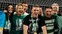 Mục tiêu của Arsenal và MU bỏ bạn gái người Bồ Đào Nha để cắt đứt ràng buộc với Sporting Lisbon