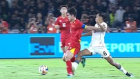 Văn Khang bị phạm lỗi thô bạo, nhưng U23 Indonesia may mắn thoát thẻ đỏ