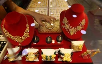 Nhu cầu trú ẩn an toàn đẩy giá vàng và bạc lên các mức đỉnh mới