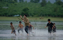 Đen đưa khán giả khám phá vẻ đẹp Tây Nguyên qua "Những em bé mặt trời"