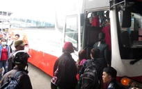 Giá vé dịp Tết ở các bến xe TP HCM tăng từ 40 - 60%