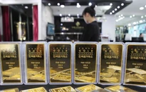 Giá vàng và bạc đều tăng bất chấp làn sóng bán tháo trên thị trường chứng khoán