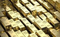 Giá vàng thế giới ổn định trở lại sau khởi đầu tuần đầy biến động