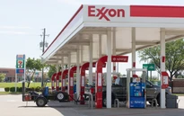 Giá dầu thế giới giảm mạnh sau động thái "xuống thang" của Mỹ