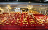 Giá vàng giảm khi đồng USD và giá dầu cùng tăng mạnh