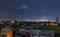 Cảnh báo dông, lốc sét, mưa đá và cục bộ mưa lớn ở Hà Nội