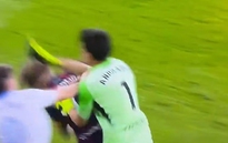 Cựu tuyển thủ Argentina hóa Mike Tyson với màn knock-out đối thủ bằng một cú móc phải