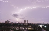 Cảnh báo mưa dông kèm lốc sét, mưa đá ở nội thành Hà Nội