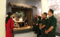 Đông đảo người dân tới tham quan Khu di tích cụ Phó bảng Nguyễn Sinh Sắc