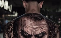 Cựu sao MU gây chú ý với hình xăm Joker phủ lưng trị giá hàng nghìn USD