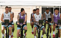 Messi khiến các đồng đội Argentina bất ngờ với món quà đặc biệt sau World Cup