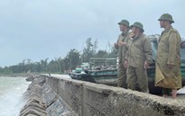 Bão số 4 tiếp tục đổi hướng trên vùng biển Quảng Ninh-Hải Phòng